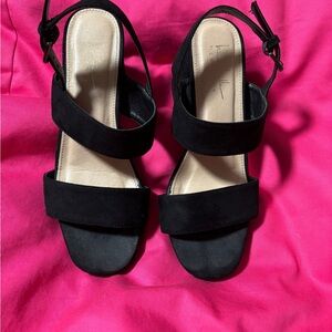 Nicole Miller Faux Suede Sandals size 7 1/2